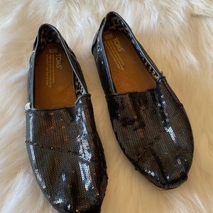 TOMS sequin flats !